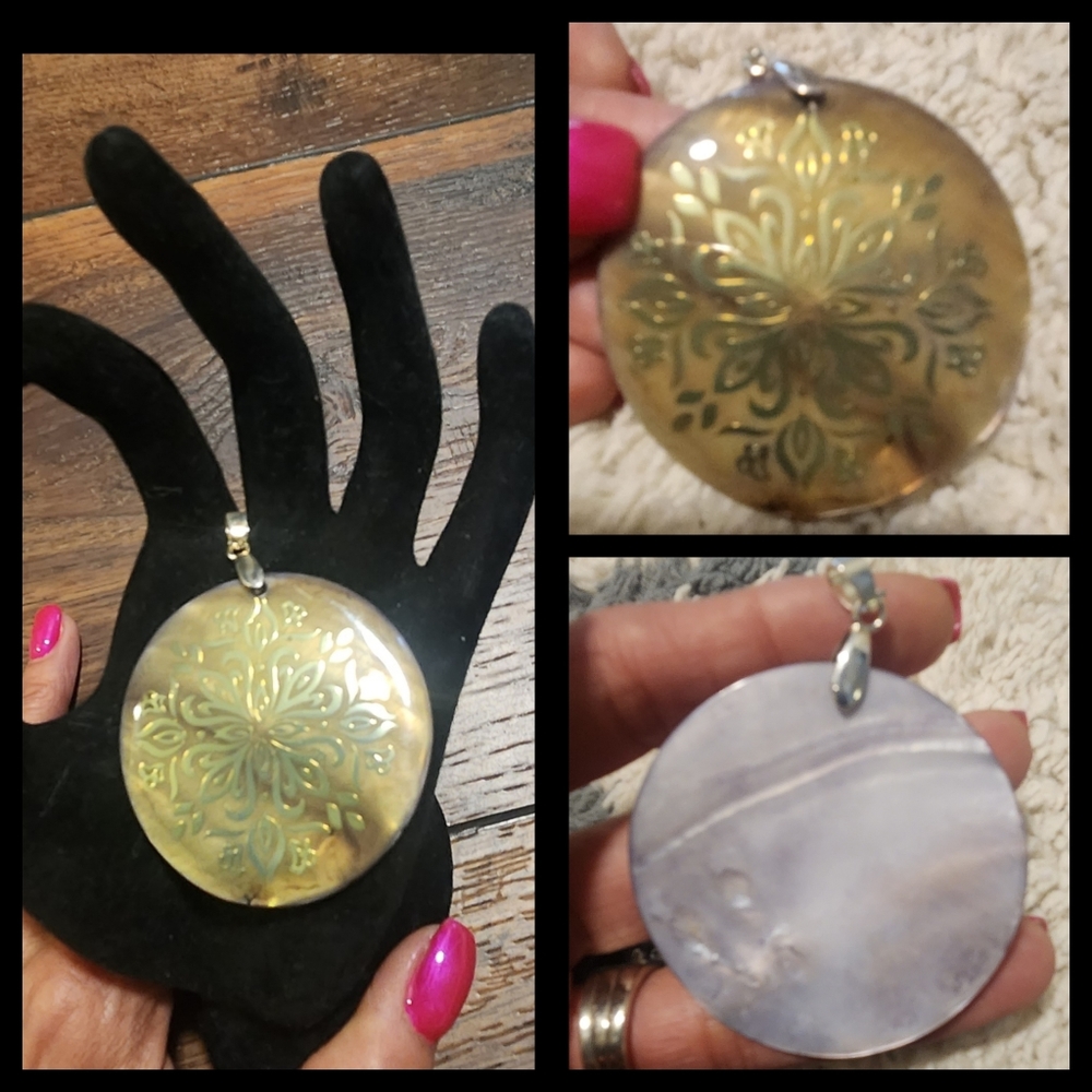 NWT Beautiful Pendant